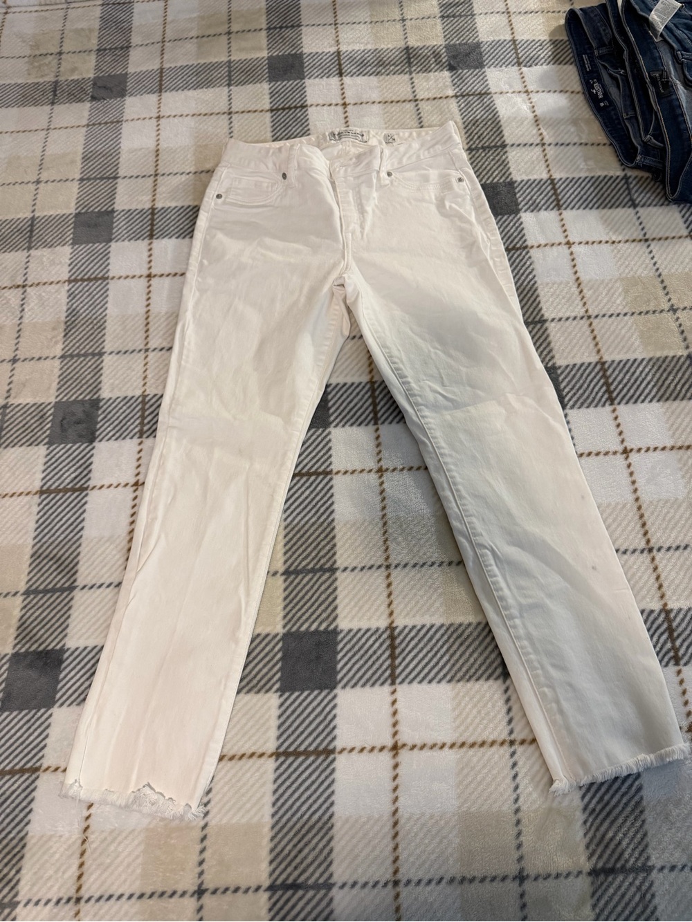 Lucky Brand Off-White Skinny Jeans with Frayed Hem